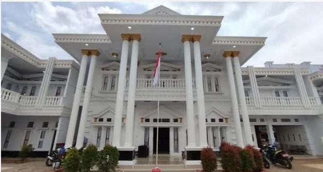 Gambar: tampak depan kantor Desa Rancah (fb)