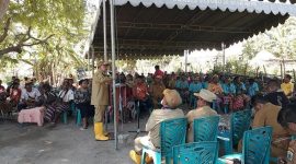 Bupati Timor Tengah Selatan (TTS), Eduard Markus Lioe saat menyampaikan kata sambutan di hadapan para petani//Foto: Eduard Markus Lioe.