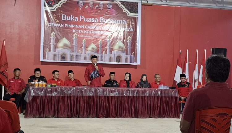 Ketua DPRD Kotamobagu Adrianus Mokoginta Pimpin Anjangsana dan Buka Puasa Bersama Kader PDIP//Foto: Istimewa.