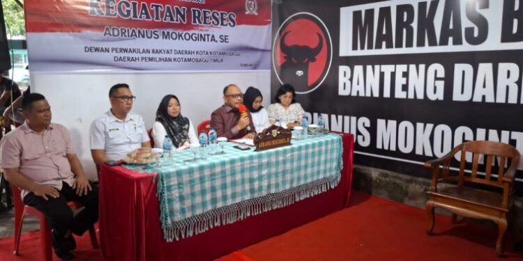 Adrianus Mokoginta Serap Aspirasi Masyarakat dalam Reses di Lorong Osion//Foto: Istimewa.