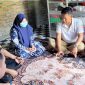 Proses mediasi KDRT oleh Kompol Yogas Polsek Mojoagung (Potret: Rifki)