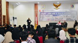 Kasrem 132/Tadulako Kolonel Inf A.T. Chrishardjoko, S.IP., saat menyampaikan sambutan dalam acara Grand Launching dan Dialog Kebangsaan BEM Fakultas Hukum Universitas Tadulako bertema “Supremasi Sipil: Pilar Demokrasi atau Sekedar Slogan”, yang digelar di Gedung Pogombo, Kompleks Kantor Gubernur Sulawesi Tengah, Sabtu malam (31/5/2025). Acara dihadiri ratusan mahasiswa serta menghadirkan sejumlah narasumber dari unsur TNI dan akademisi. (Potret Akmal)

