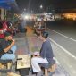 Tampak Suasana Malam Hari Di Trotoar Jl. Panjaitan, Kota Gorontalo. (Foto: Redaksi) 