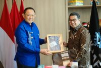 Gubernur Gorontalo, Gusnar Ismail Saat Diterima Menteri Ekonomi Kreatif, Teuku Riefky Harsya.