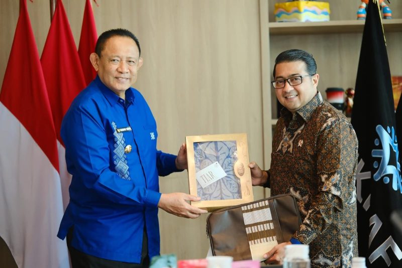 Gubernur Gorontalo, Gusnar Ismail Saat Diterima Menteri Ekonomi Kreatif, Teuku Riefky Harsya.
