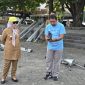 Wakil Gubernur Gorontalo Idah Syahidah Rusli Habibie meninjau denah tenda racepack dan UMKM di Lapangan Taruna Remaja, Kota Gorontalo, menjelang Gorontalo Half Marathon 2025, Selasa (2/12/2025) (Foto: Redaksi)
