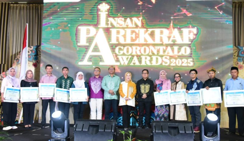 Wakil Gubernur Idah Syahidah Rusli Habibie bersama para pemenang Insan Parekraf Awards 2025 di Hotel Aston Gorontalo, Rabu (10/12/2025). (Foto: Redaksi)