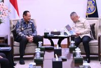 Gubernur Gusnar Ismail Bersama Menhub (Nu) 