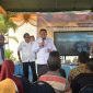 Gubernur Gorontalo Gusnar Ismail memberikan keterangan kepada peserta usai mengikuti panen raya dan pertemuan virtual bersama Presiden terkait pengumuman swasembada pangan nasional di Desa Lamahu, Kecamatan Bulango Selatan, Rabu (7/1/2026).