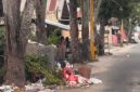 Tumpukan sampah terlihat di tepi jalan Gelatik akses menuju RS Multazam Kota Gorontalo. Sabtu (7/3/2026). (Foto: Istimewa).